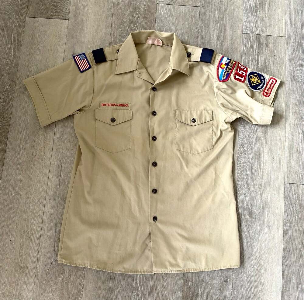 Boy Scouts Official Uniform Shirt Size M Khaki Short Sleeve w/ Patches costume